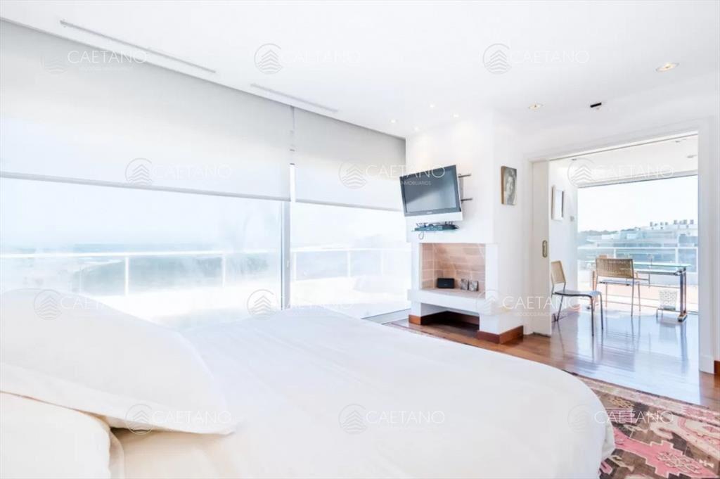 Venta duplex 4 dormitorios playa brava Punta del
