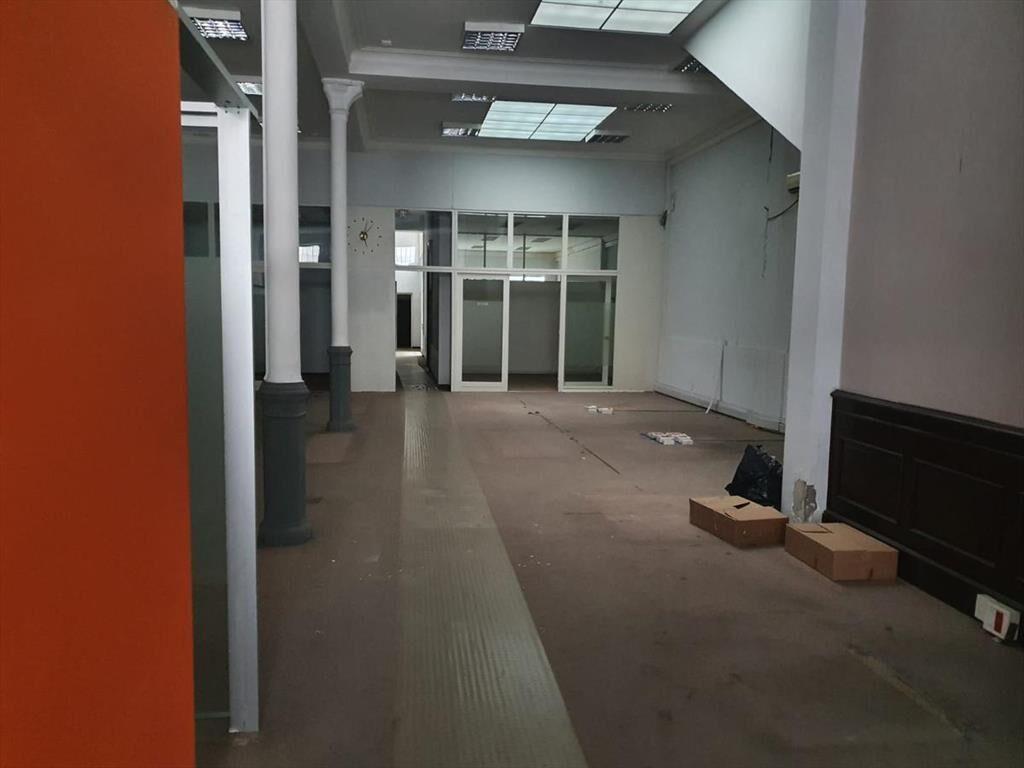 Edificio entero en Piedras esq Misiones