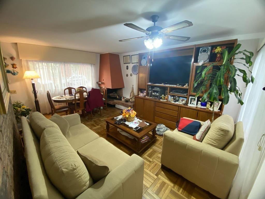 Casa a la venta de 3 dormitorios y garaje en Cordón