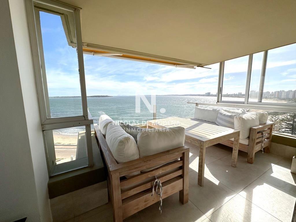En venta apartamento semi-piso en torre Malecon