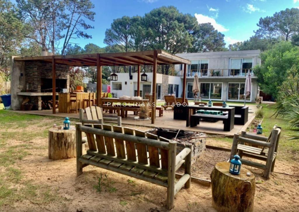Casa en venta de 4 dormitorios en Montoya, Punta del Este.
