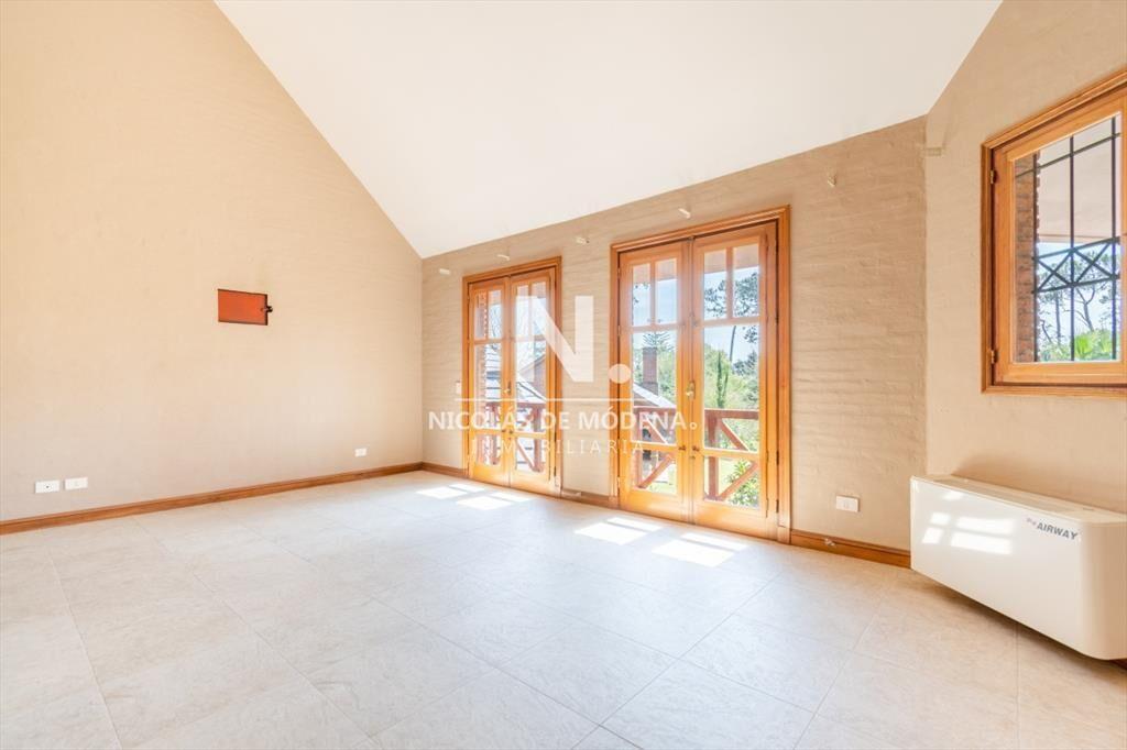 Excelente Casa de Cinco dormitorios en venta en