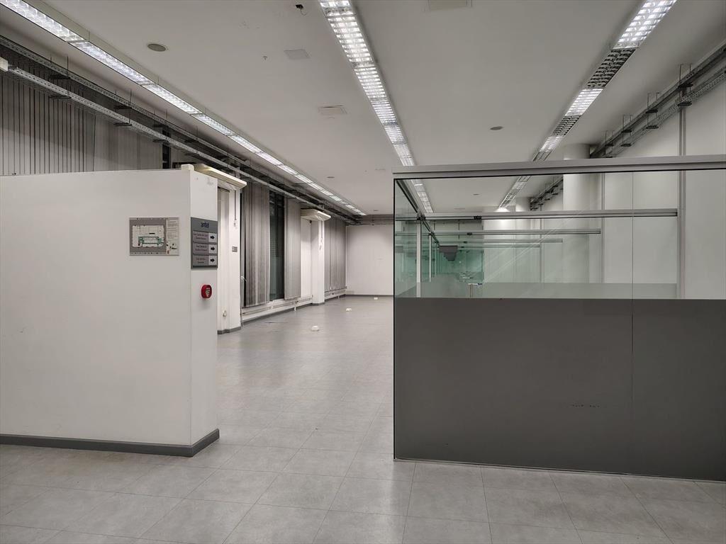 ALQUILER AGUADA OFICINAS DEPOSITO GARAGE 2130M2