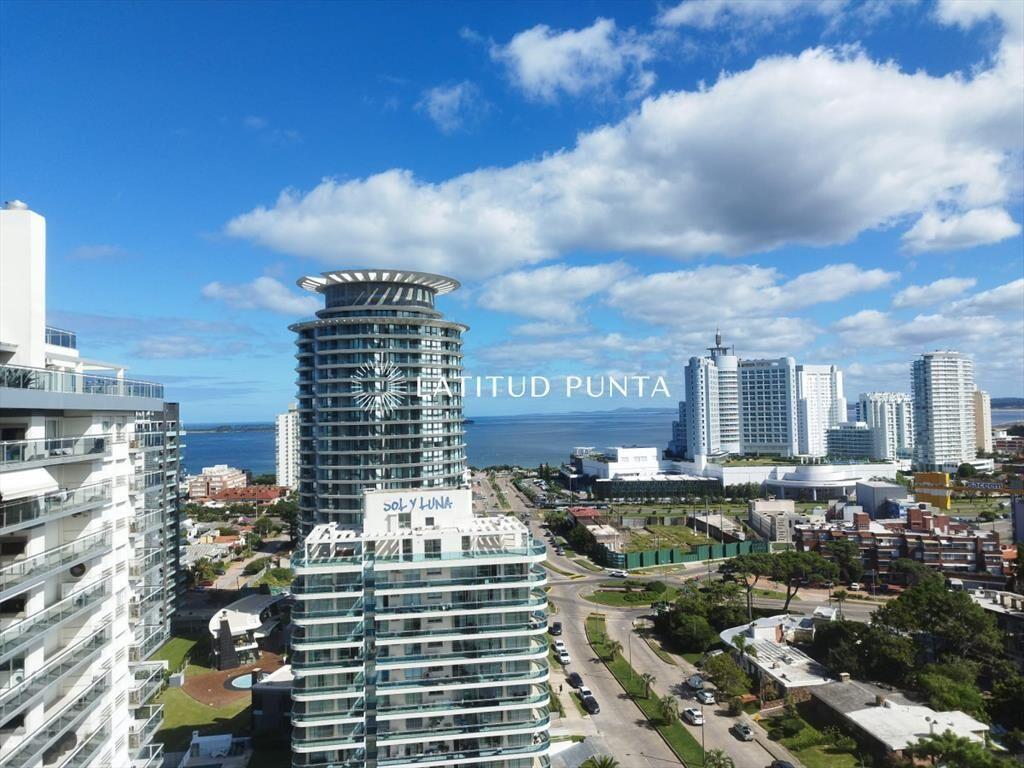 Apartamento de un dormitorio y medio, Pintos