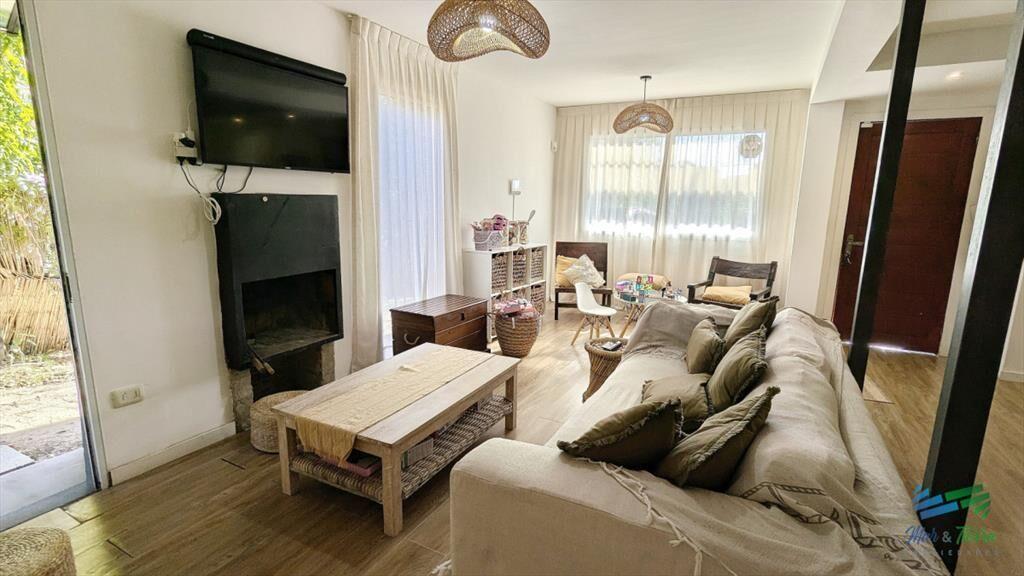 Venta y alquiler anual de casa en Pinares a 200 -