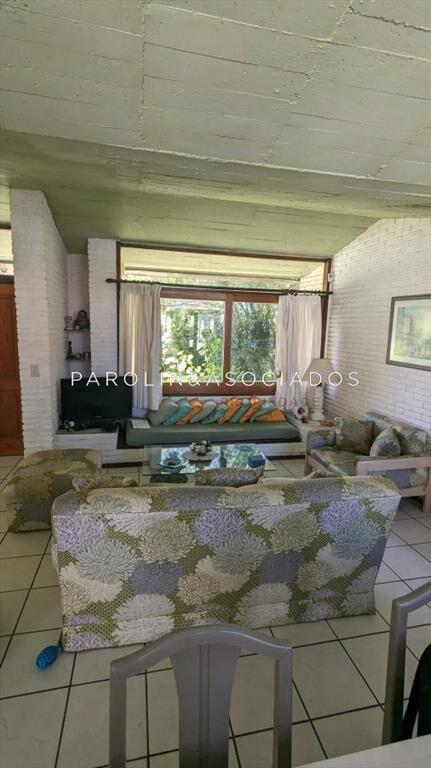 Venta de casa 4 dormitorios en zona Paradas, proxima al mar