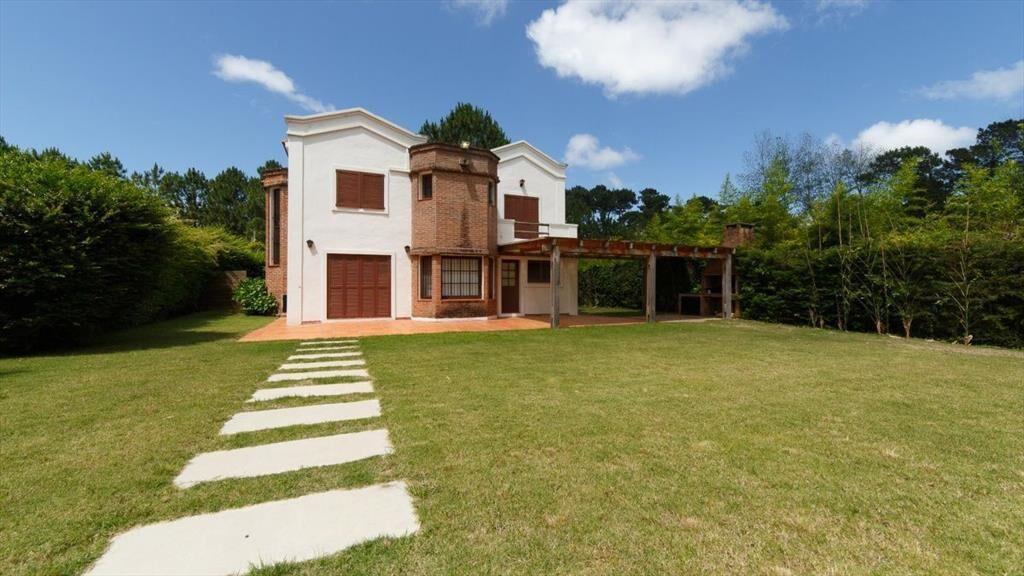 HERMOSA CASA DE 4 DORMITORIOS A LA VENTA
