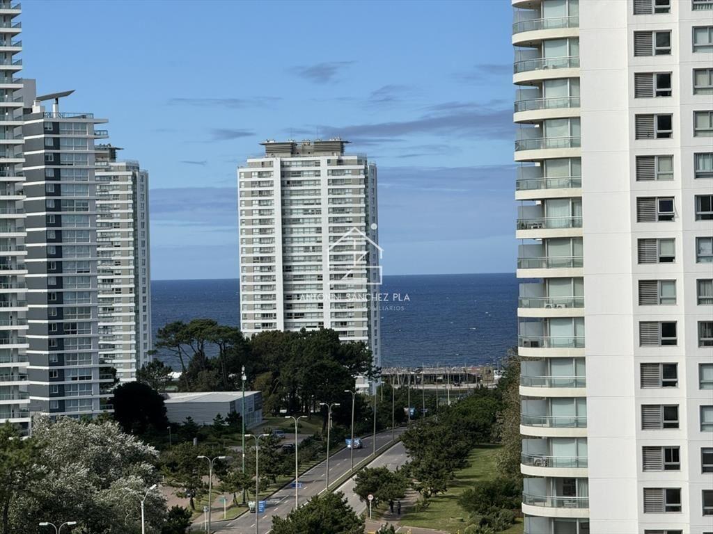 Hermoso apartamento en Av. Roosevelt - Punta del