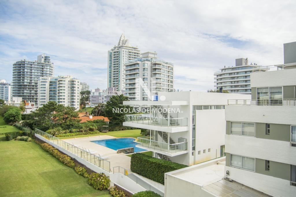Vende apartamento de 3 dormitorios en Tiburon ,