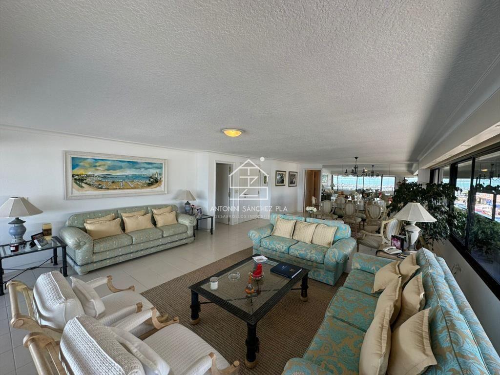 Apartamento en Venta de 3 Dormitorios en Punta del este , P