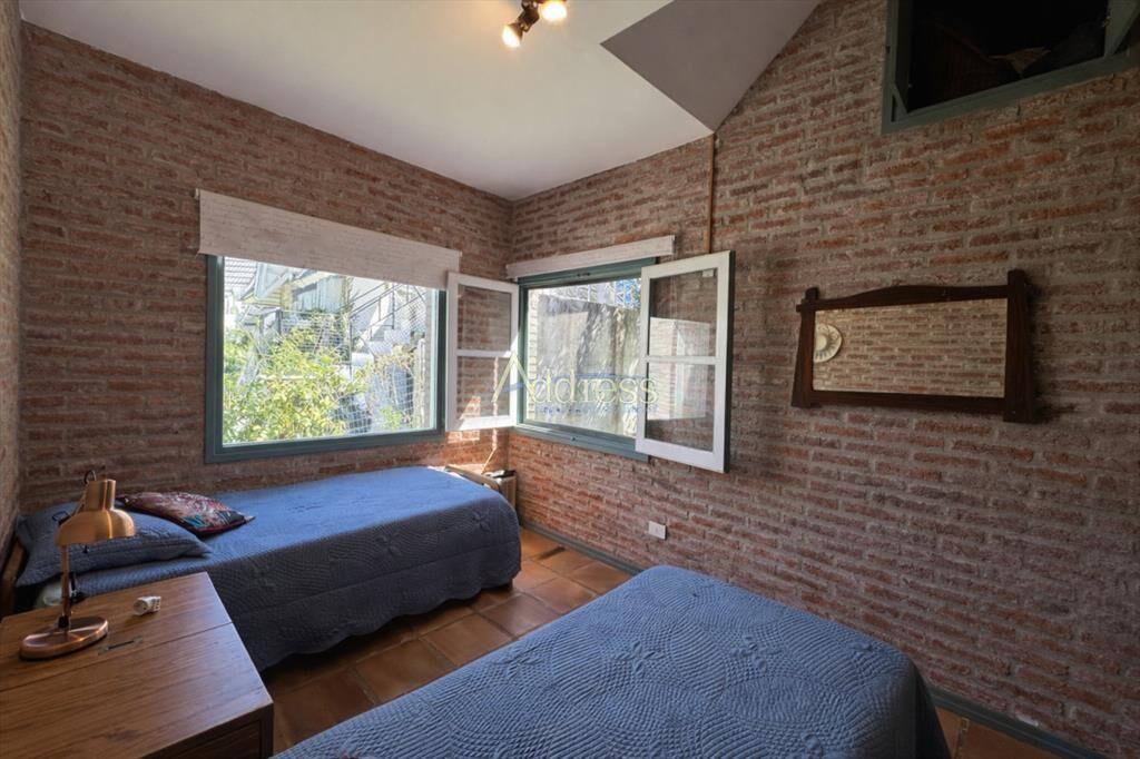 ESPECTACULAR CASA DE 3 DORMITORIOS + DEPENDENCIA