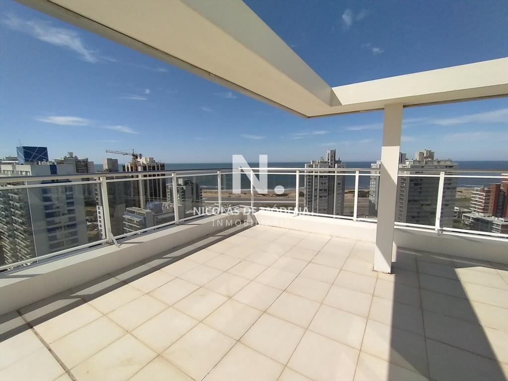 pent house con vista a playa brava y playa mansa
