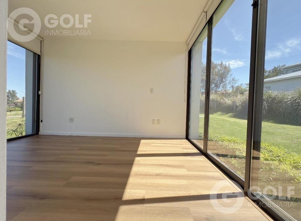 Venta de Casa de 3 dormitorios y servicio en Altos de la T