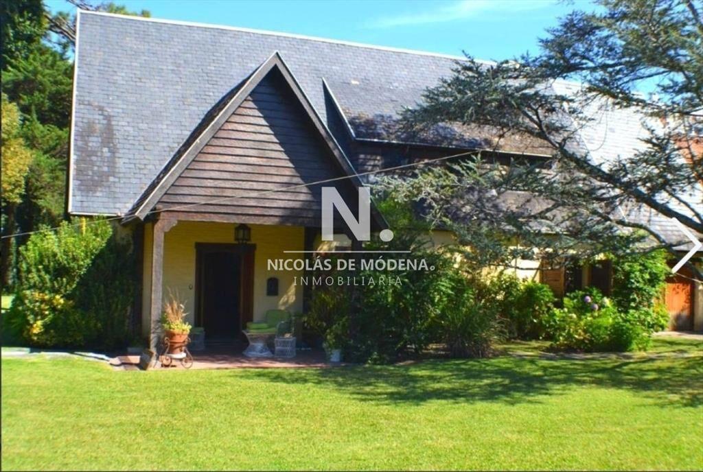 En venta casa de 5 dormitorios a metros del mar