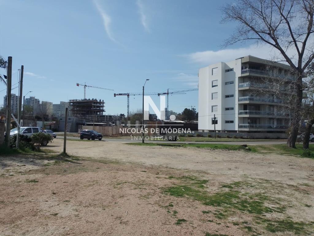 Vende terreno Sobre Joaquín Vaina. Punta del