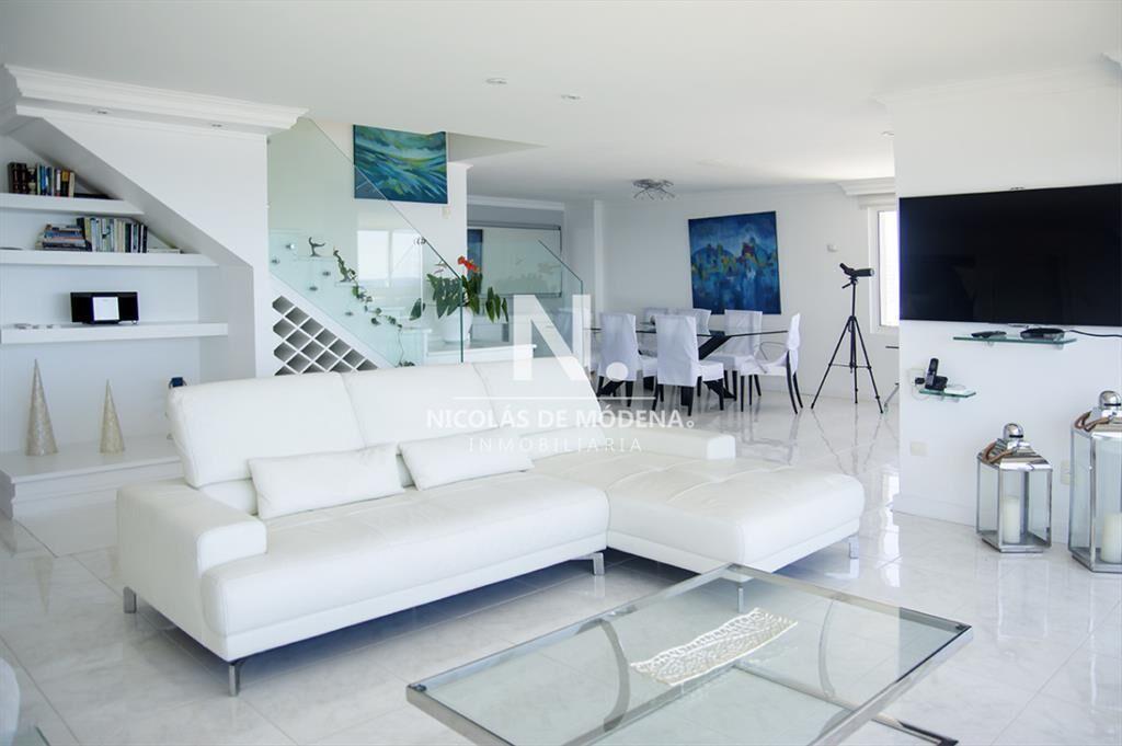 Hermoso Penthouse en venta, en primera linea.