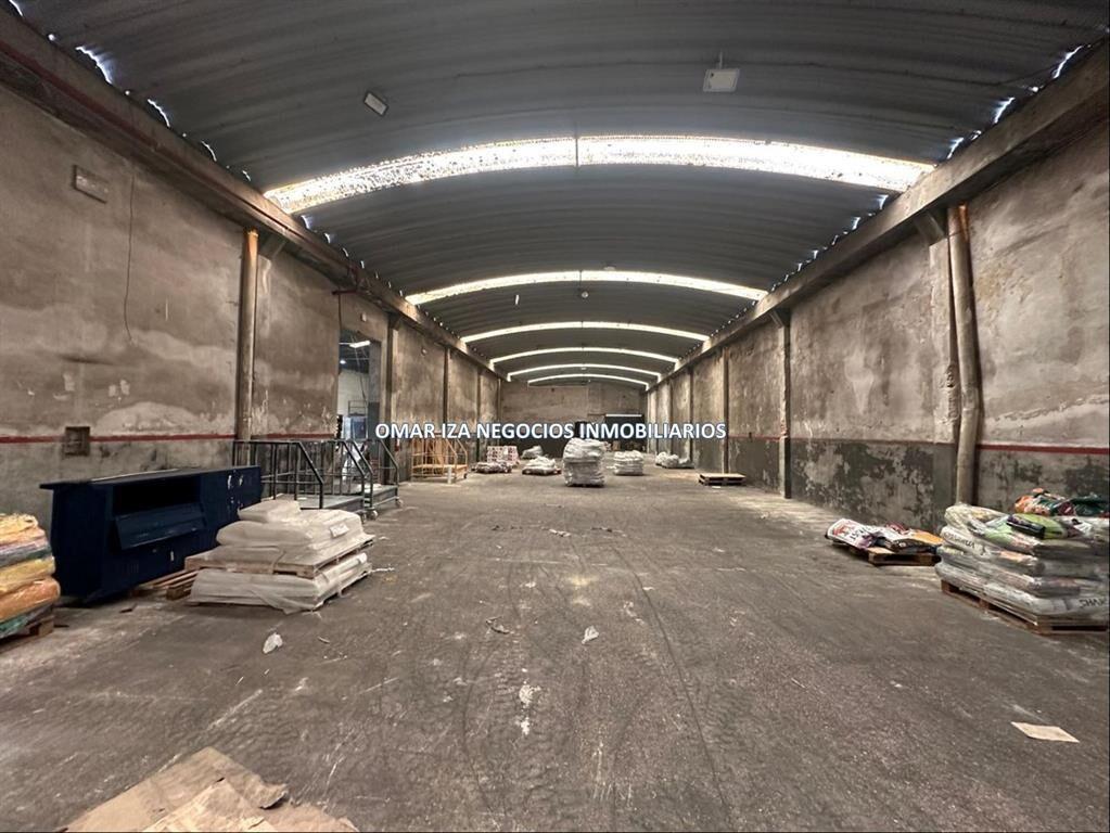 Venta local industrial Sayago, galpón depósito con oficinas