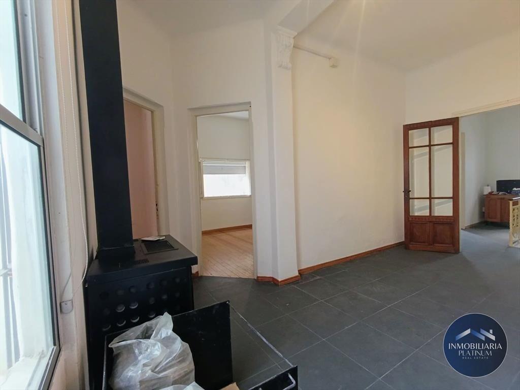 Casa en venta 3 dormitorios+altillo c/ cochera en La Bla...