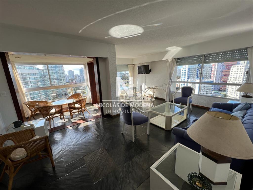 Apartamento en Venta de 3 dormitorios en parada 2