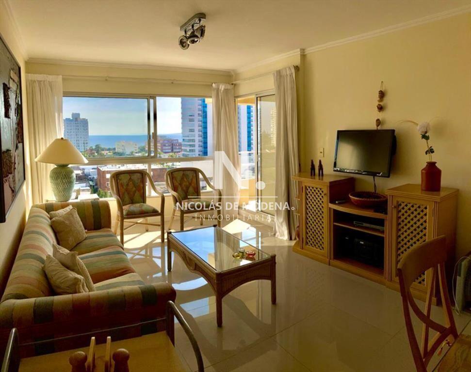 En Playa Brava, departamento de 3 dormitorios en venta