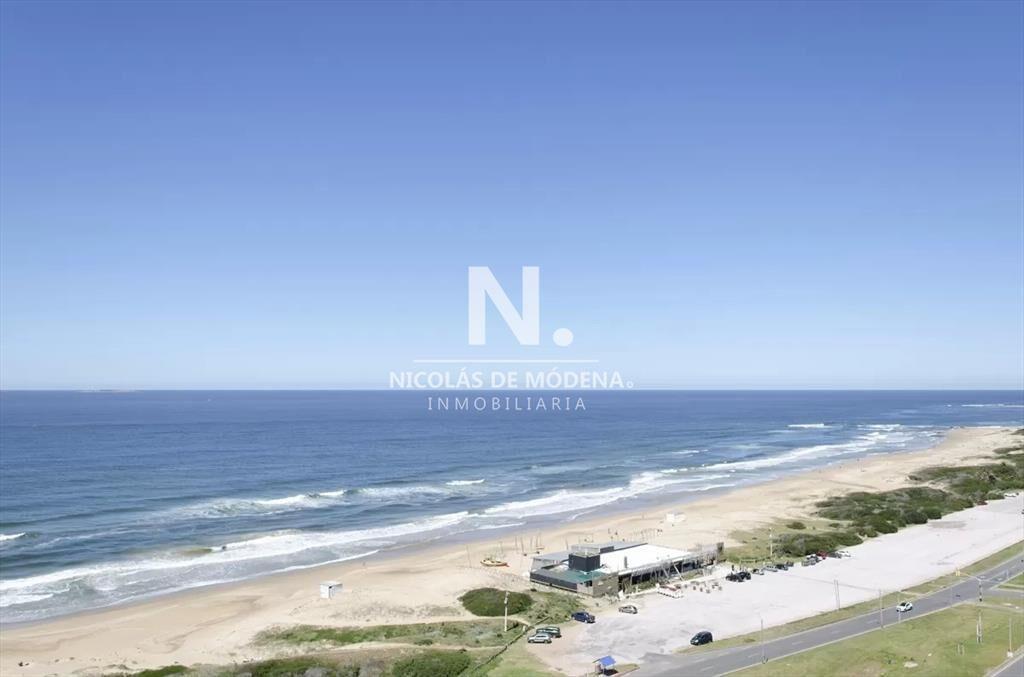 Se vende departamento de 3 dormitorios en la Brava- Punta d