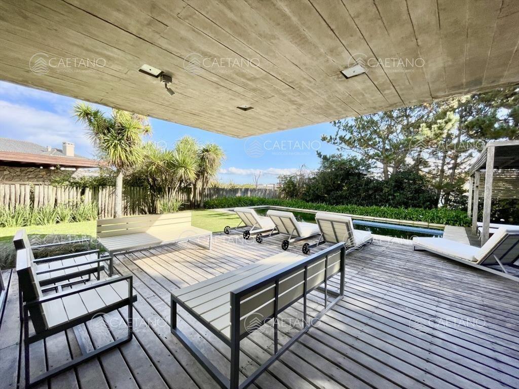 Venta Casa 5 dormitorios 4 baños - Vista al Mar