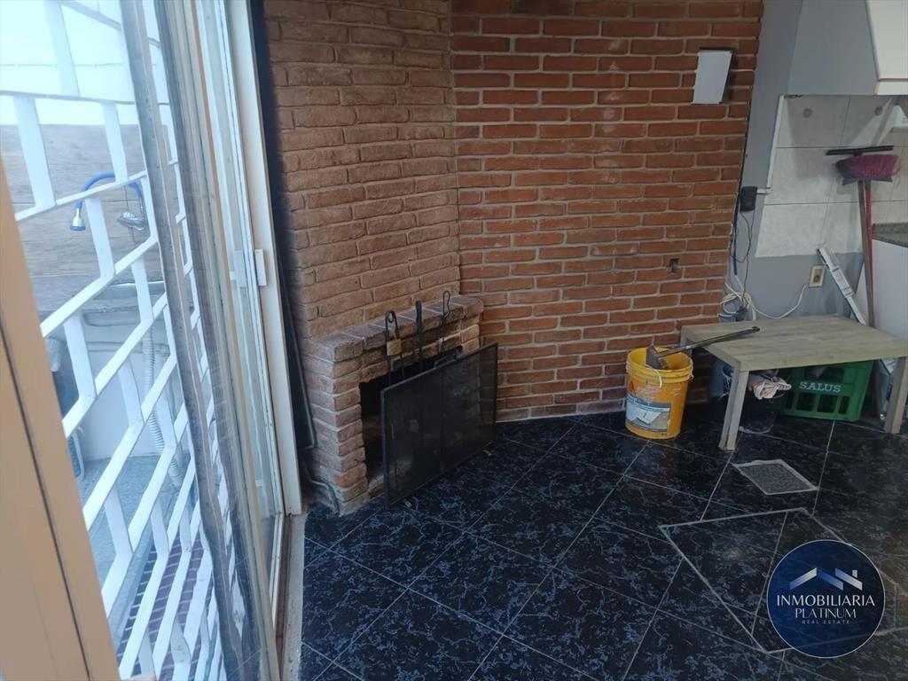 Apartamento duplex en alquiler con cochera cerca de nuev...