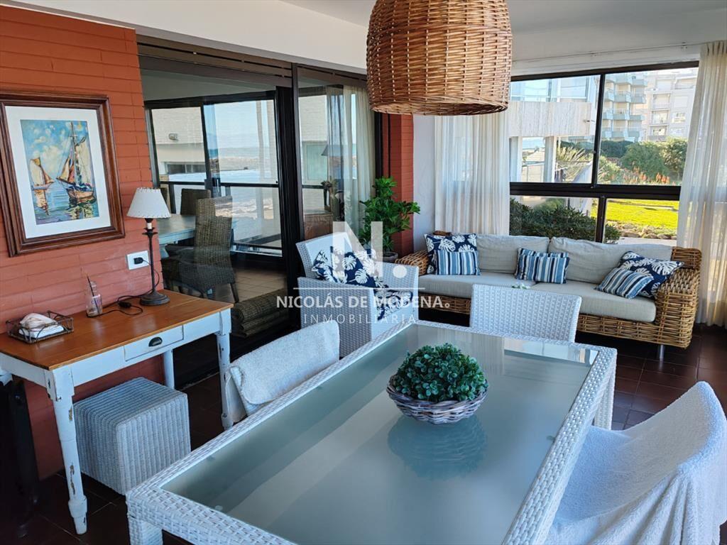 Vende departamento de 4 dormitorios