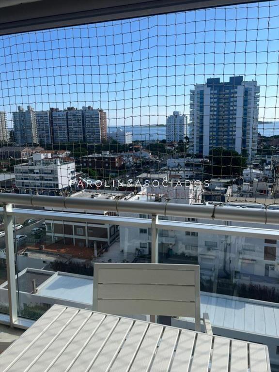 Luminoso apartamento en venta con vista al mar en