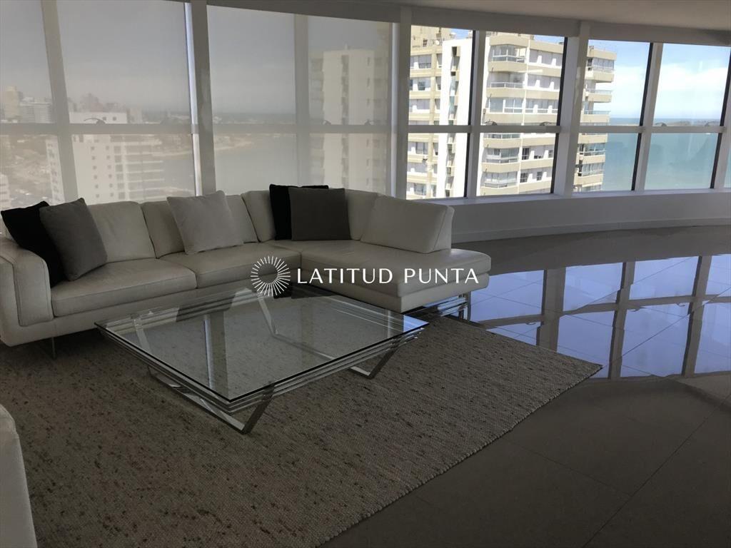 Pent House en Mansa, 4 dormitorios más dependencia