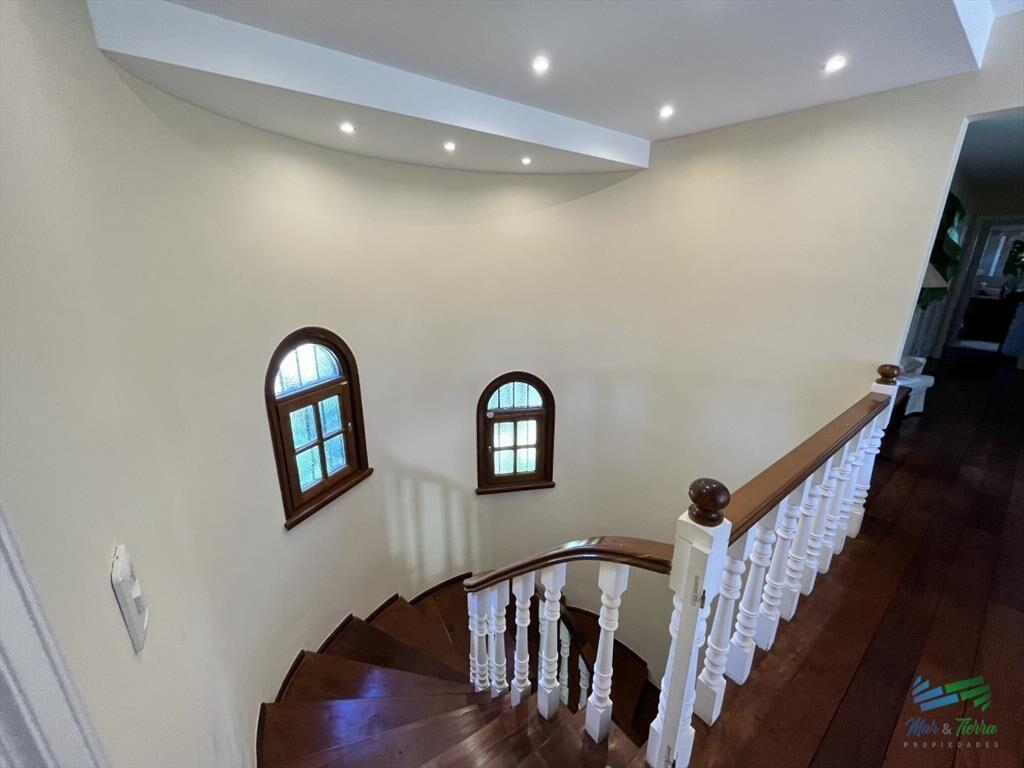 Excelente Residencia en venta, Lugano - Punta del