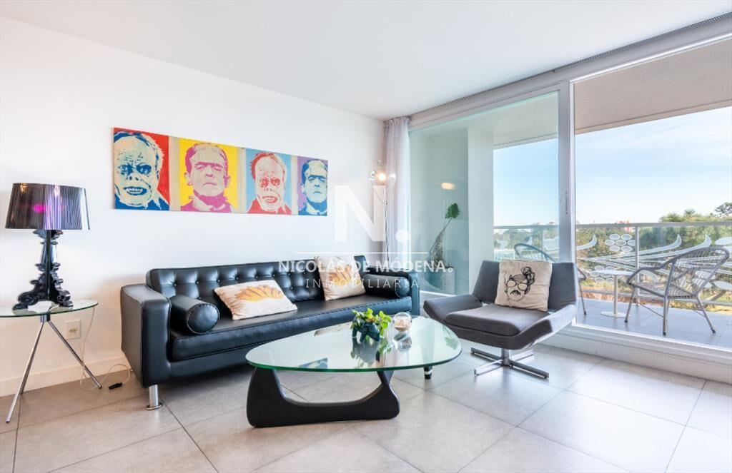 Vende apartamento con vista al mar de 2 dormitorios en Roos