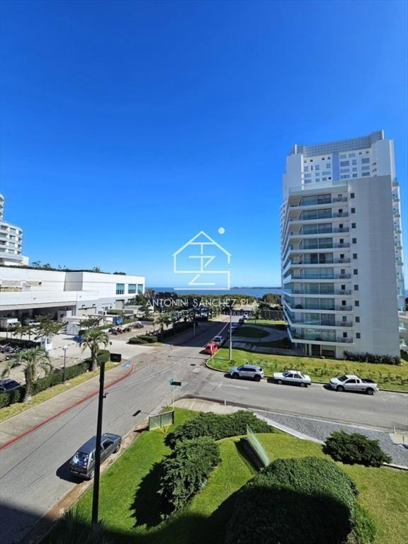 Venta Apartamento 3 dormitorios zona enjoy punta