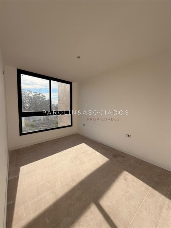 VENDE DEPTO DE 1 DORMITORIO CON PARRILLERO