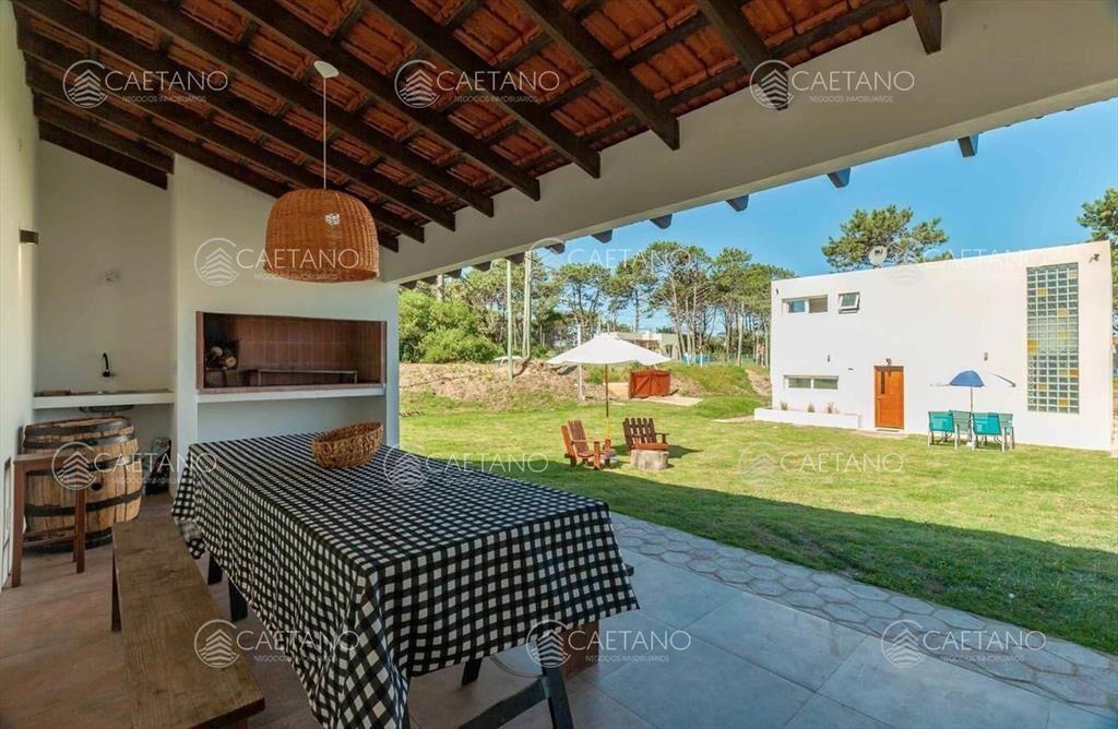 Venta Casa - 3 dormitorios + Parrillero - , Punta