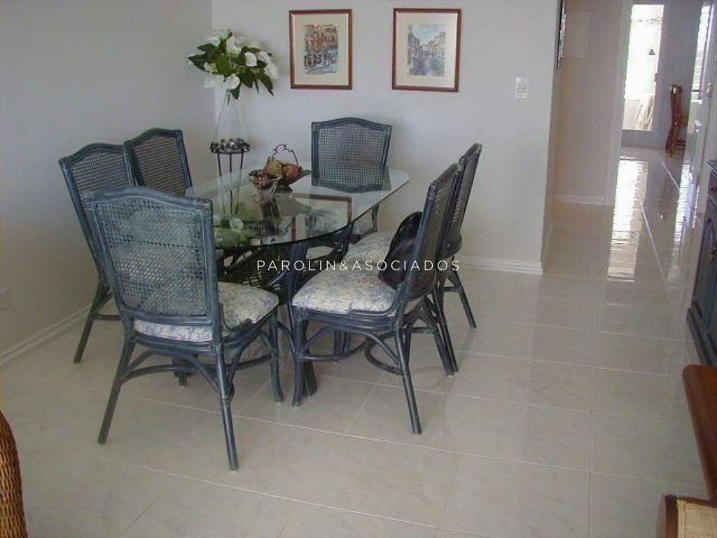 Apartamento de 3 dormitorios en Coral Tower, del