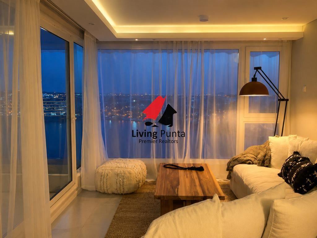 Vende apartamento con vista al mar de 3 suites,