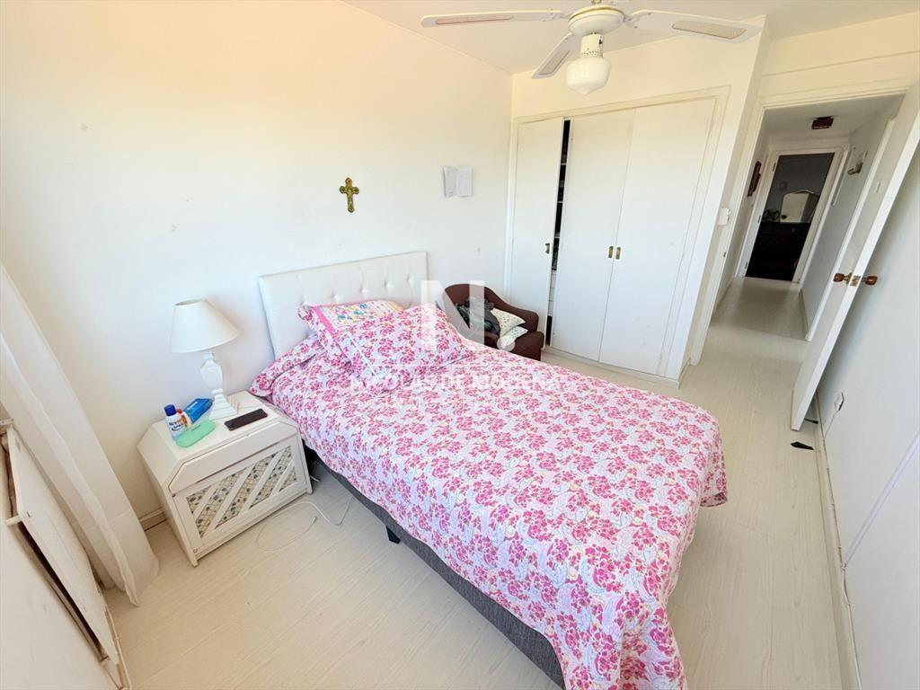 Apartamento con parrillero de 4 dormitorios al -