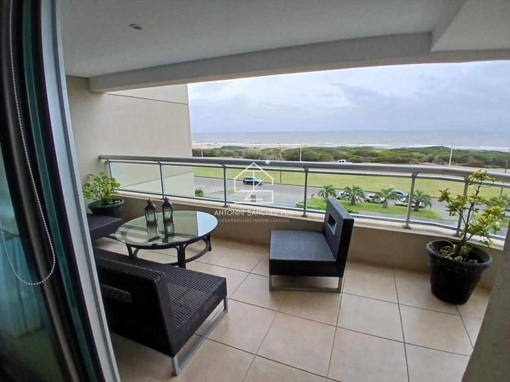 APARTAMENTO EN VENTA FRENTE AL MAR 3 DORMITORIOS