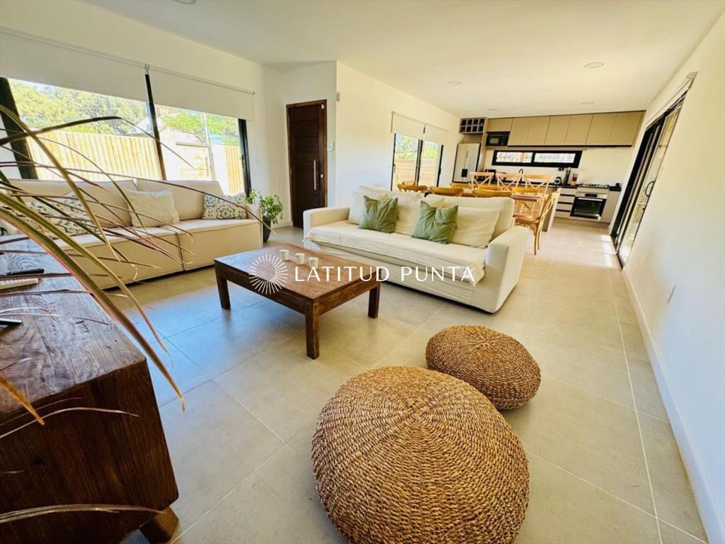 Moderna casa de 3 dormitorios en Balneario Buenos