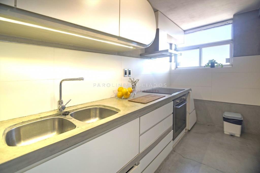 Apartamento en venta de 2 dormitorios en edificio