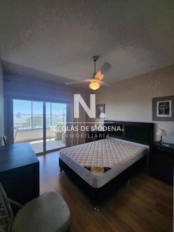 Vende apartamento en Peninsula de 3 dormitorios, a metros d