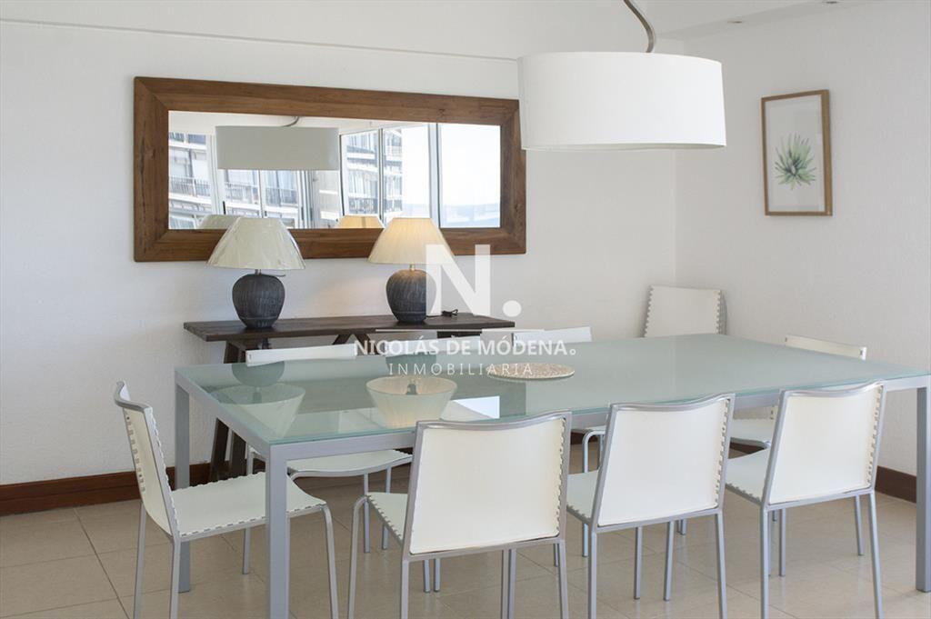 Apartamento de 2 dormitorios con vista al mar en venta en P
