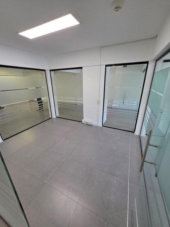 Juncal y Sarandi, 3 mts de frente, 180 m2 , excelente estad