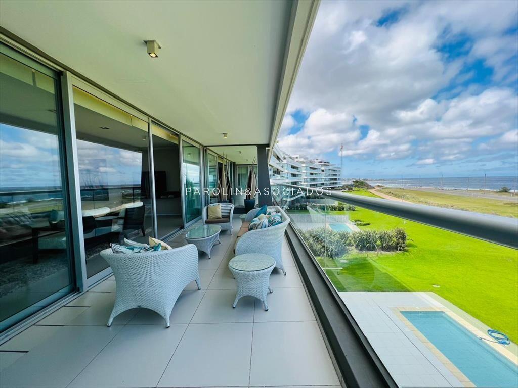 Apartamento en venta de 4 suites en Tiburón del