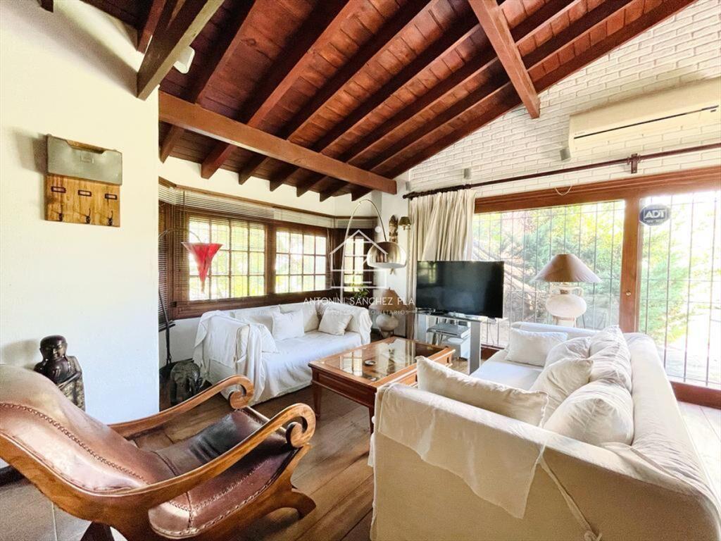 Excelente Casa de 4 Dormitorios en Playa Mansa -