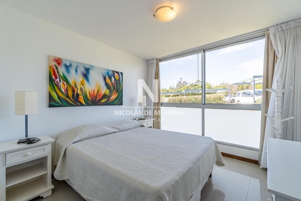Vende apartamento a metros del mar, de 2 en Punta