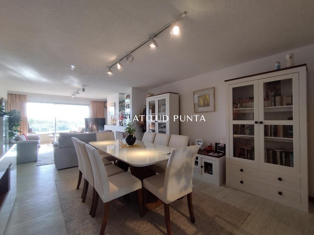 Apartamento de 3 dormitorios más dependencia en