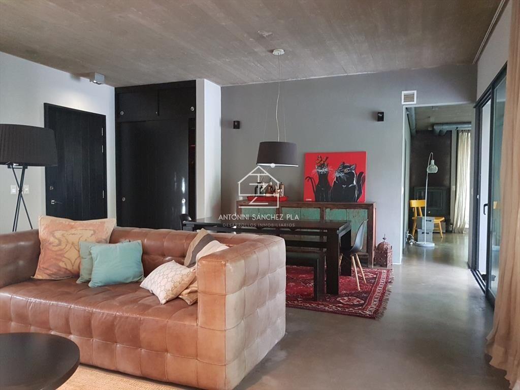 Casa estilo Moderno en Barrio Privado La Arbolada