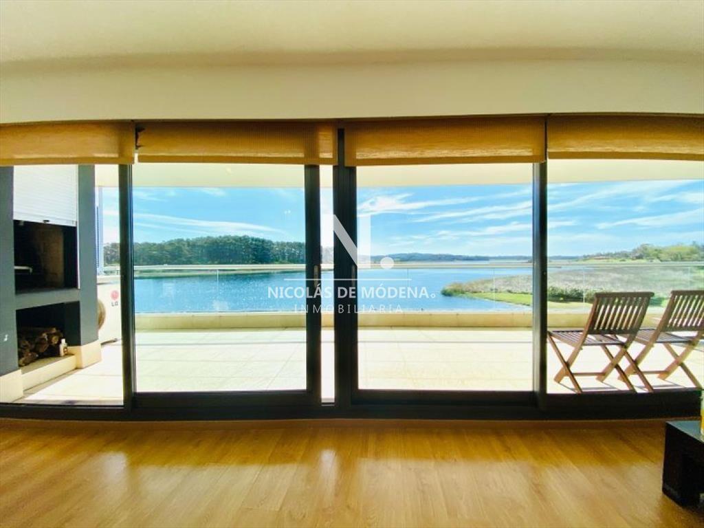 Venta de Apartamento de 3 dormitorios en Playa